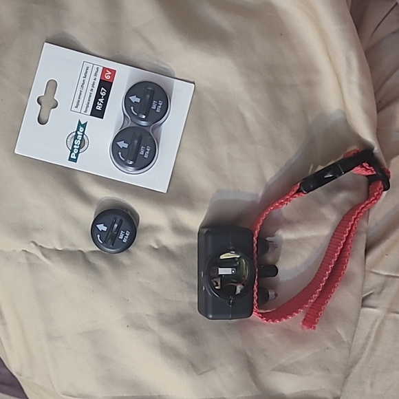 Petsafe Basic Bark Control Collar red & black for small dog with 2 batteries - Picture 3 of 17